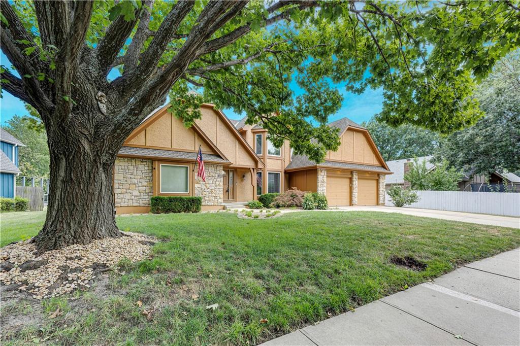 1013 Se Greenridge Drive Property Photo 3