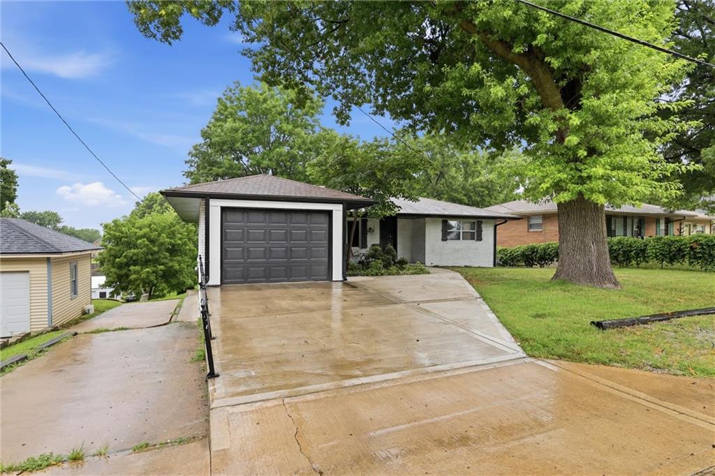 2806 N River Boulevard Property Photo 1