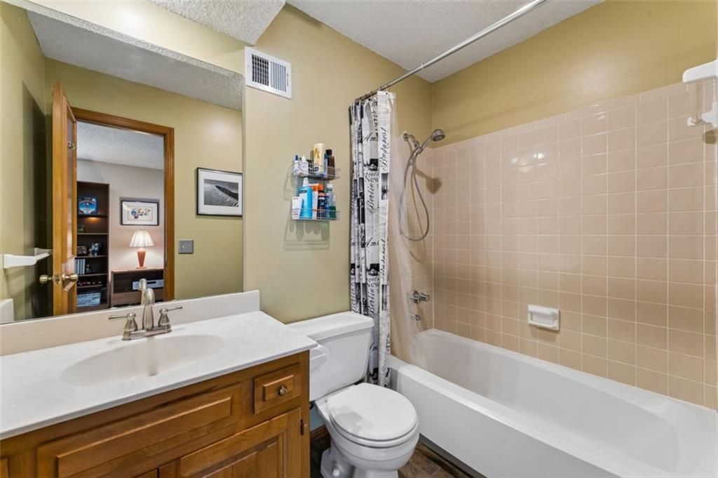 5124 W 62nd Street Property Photo 23