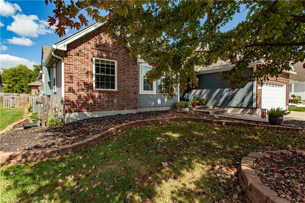 2724 Se Nottingham Drive Property Photo 3