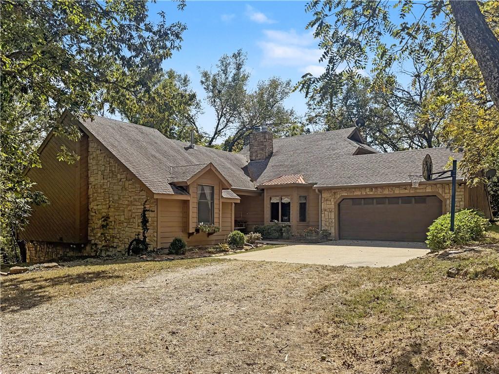 643 N 750 Road Property Photo 1