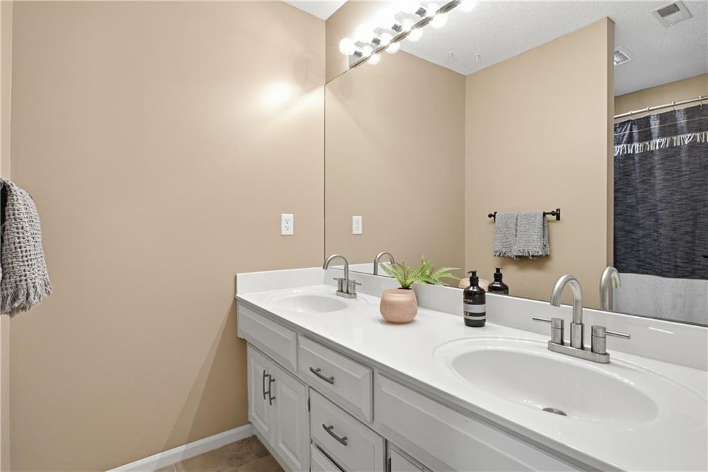 18640 W 116th Street Property Photo 22