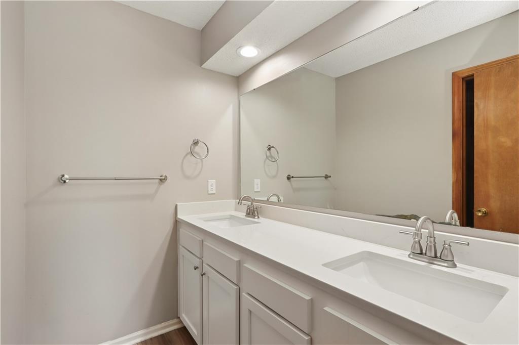1201 N Sunset Drive Property Photo 16