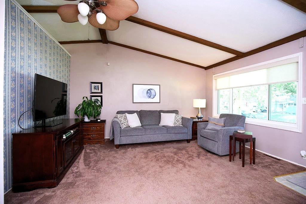 8602 Everett Street Property Photo 4
