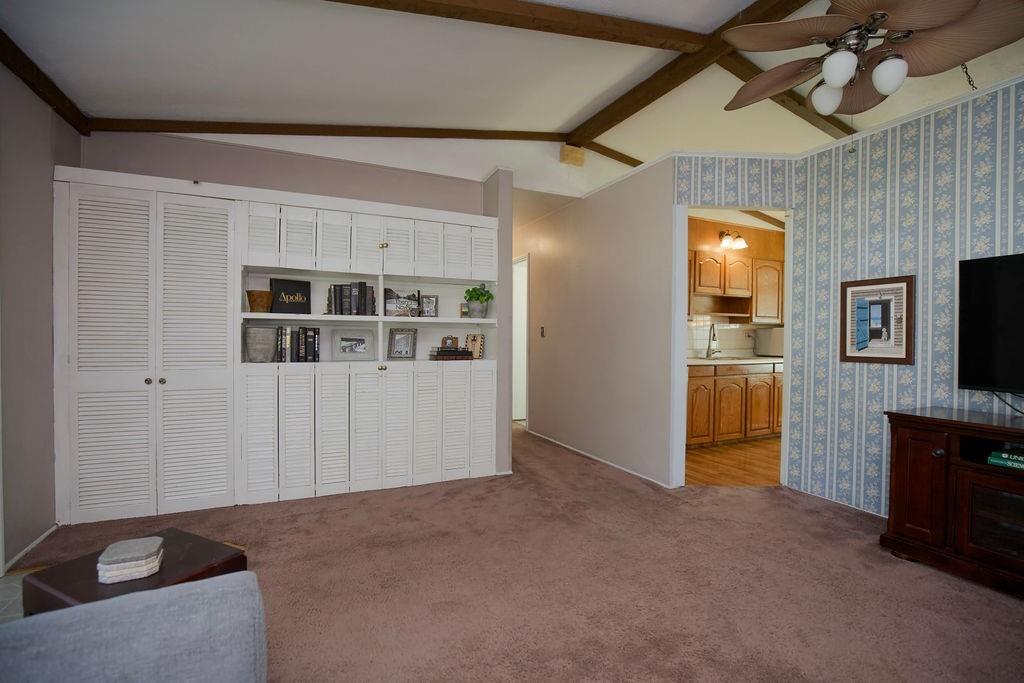 8602 Everett Street Property Photo 6