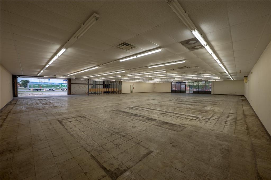 901 Lewark Street Property Photo 12