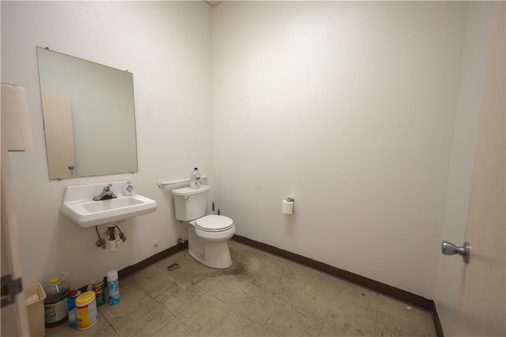 901 Lewark Street Property Photo 16
