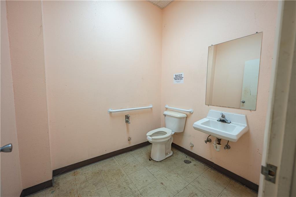 901 Lewark Street Property Photo 17