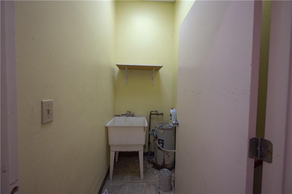 901 Lewark Street Property Photo 18