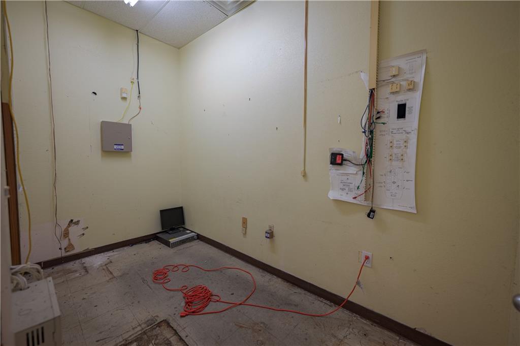 901 Lewark Street Property Photo 19