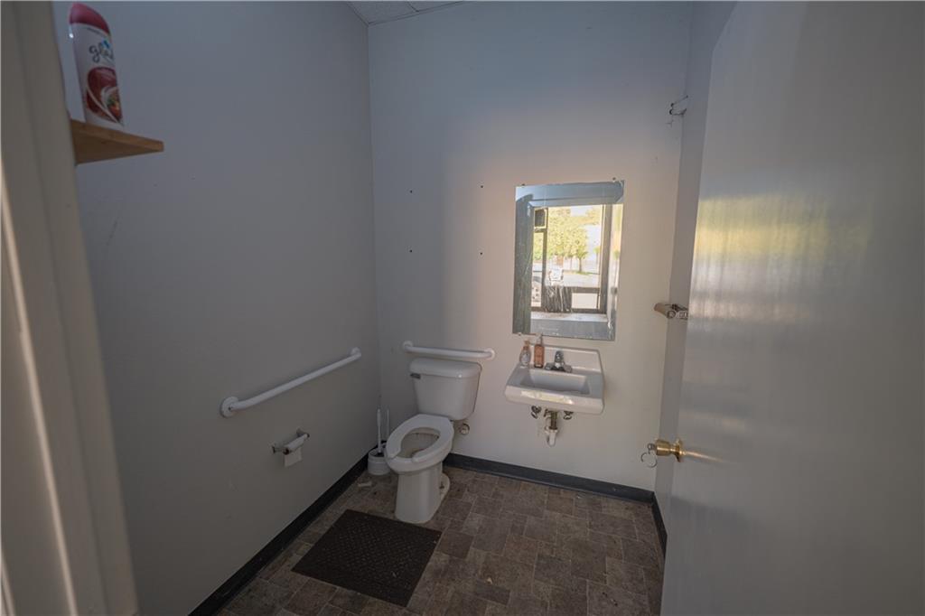 901 Lewark Street Property Photo 21