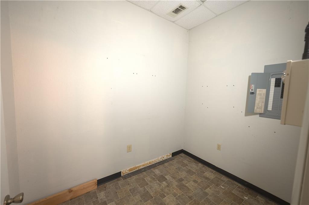 901 Lewark Street Property Photo 24