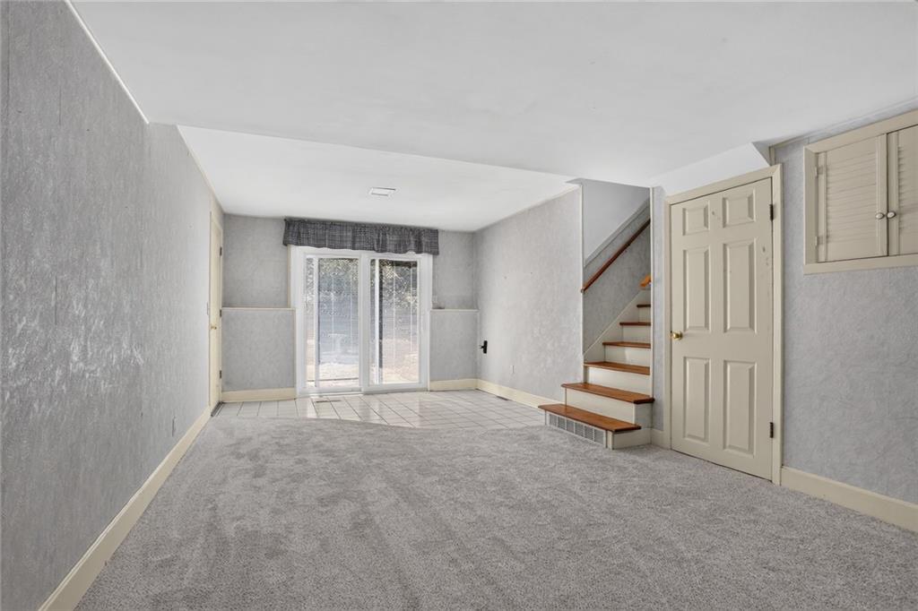 9211 W 76th Terrace Property Photo 8