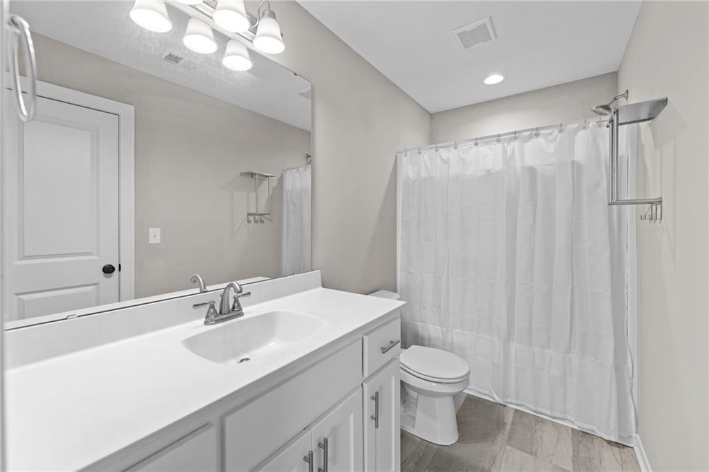 506 W Lawrence Street Property Photo 20