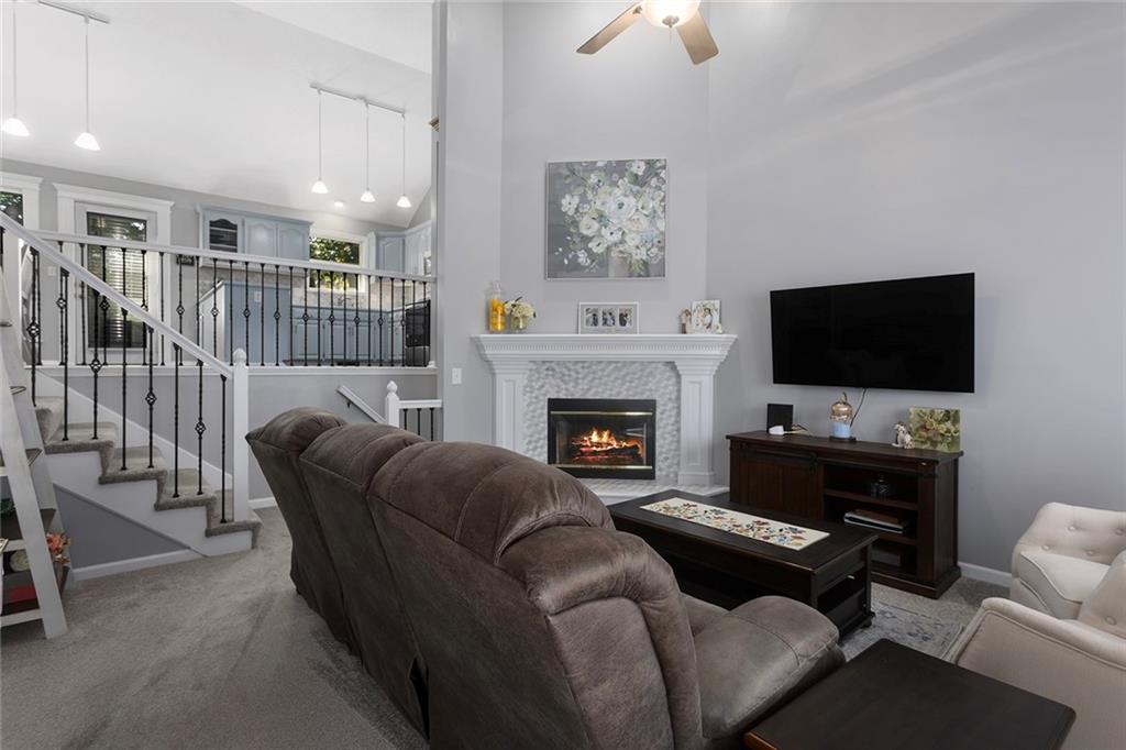 207 Lakeview Drive Property Photo 4