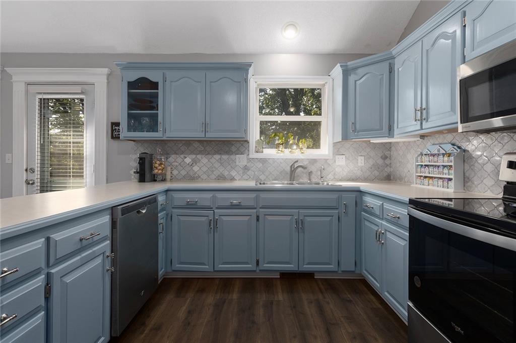 207 Lakeview Drive Property Photo 11
