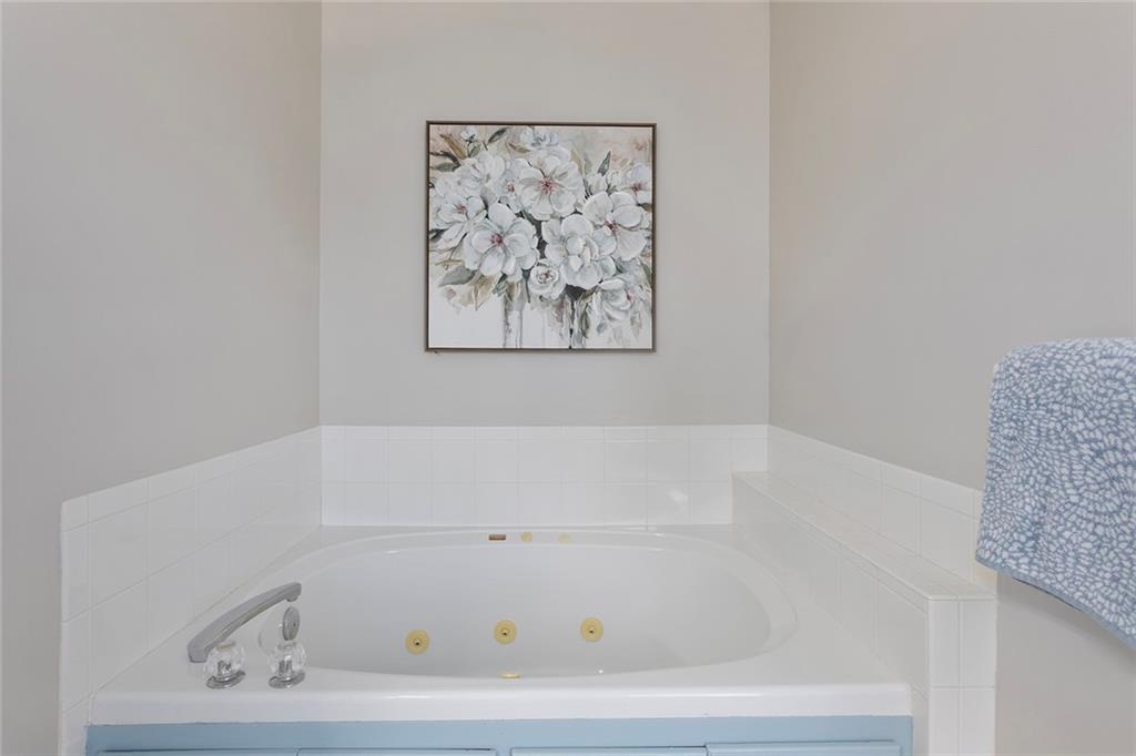 207 Lakeview Drive Property Photo 25
