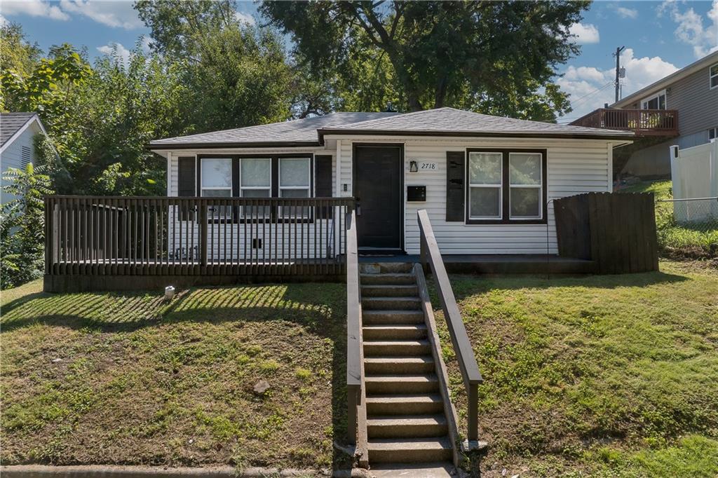 2718 Mary Street Property Photo 1