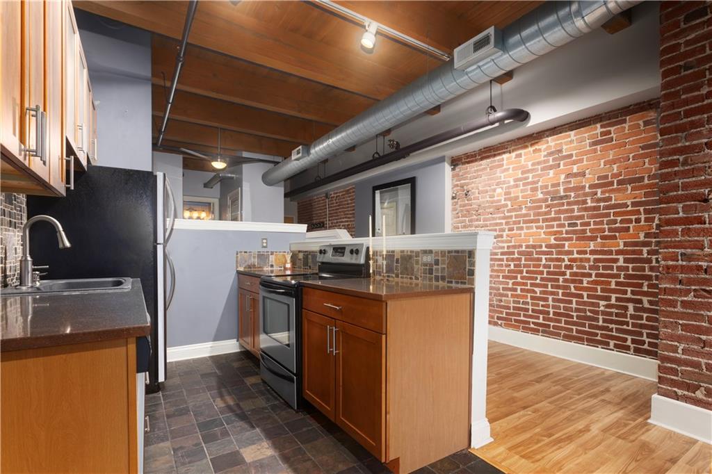 700 Broadway Boulevard Property Photo 3