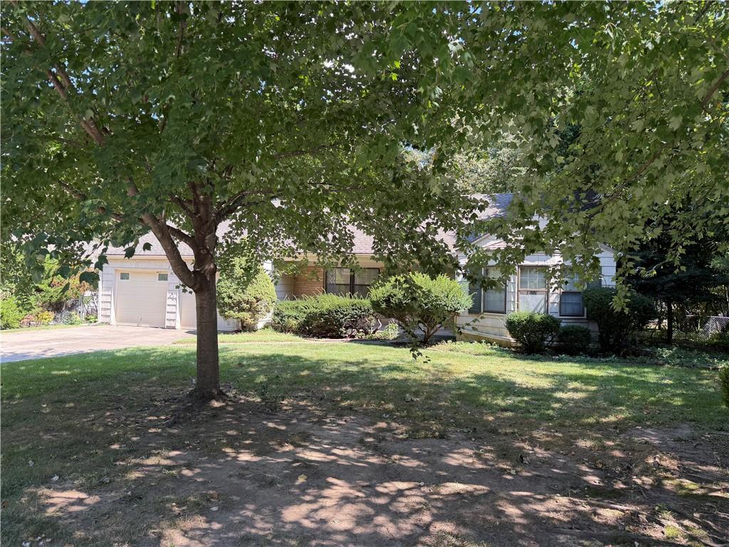 9237 Manor Road Property Photo 1