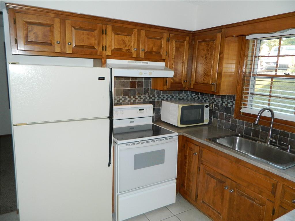 3619 Lakecrest Court Property Photo 4