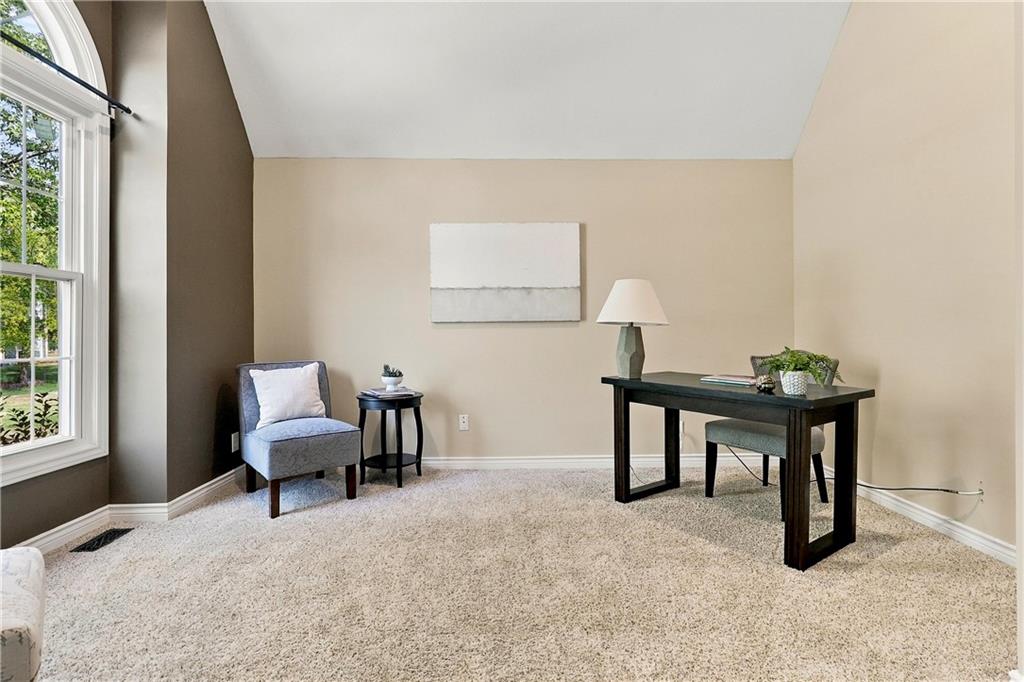 1237 E Meadow Lane Property Photo 6