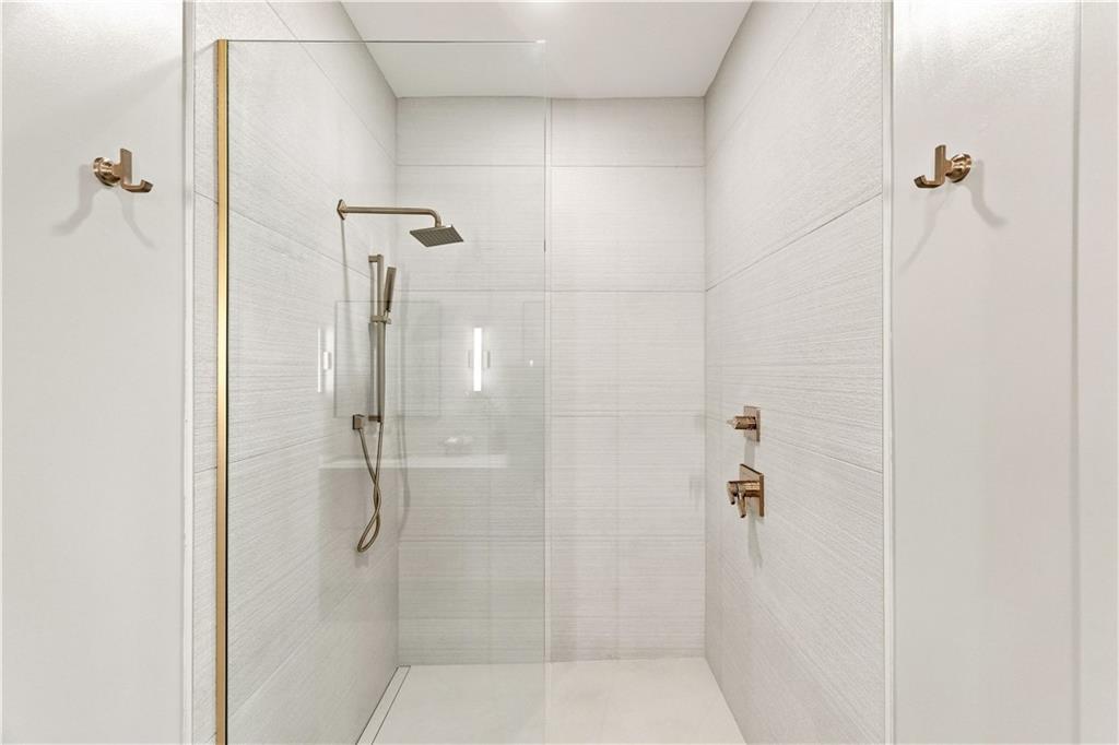 541 E 19th Street Property Photo 29