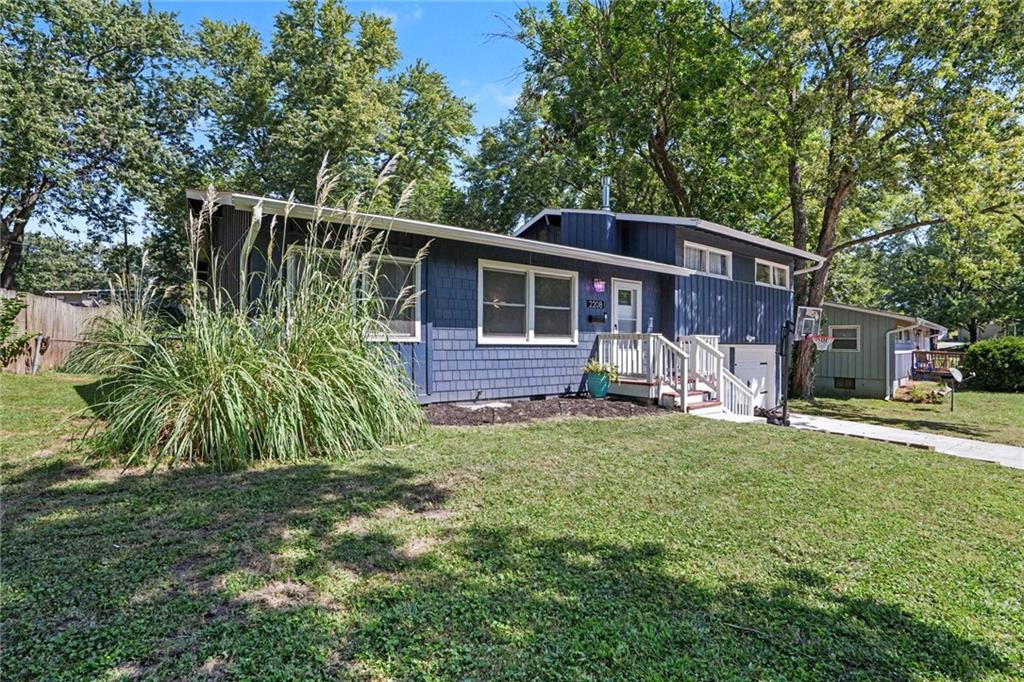 2208 Ne 60th Terrace Property Photo 4