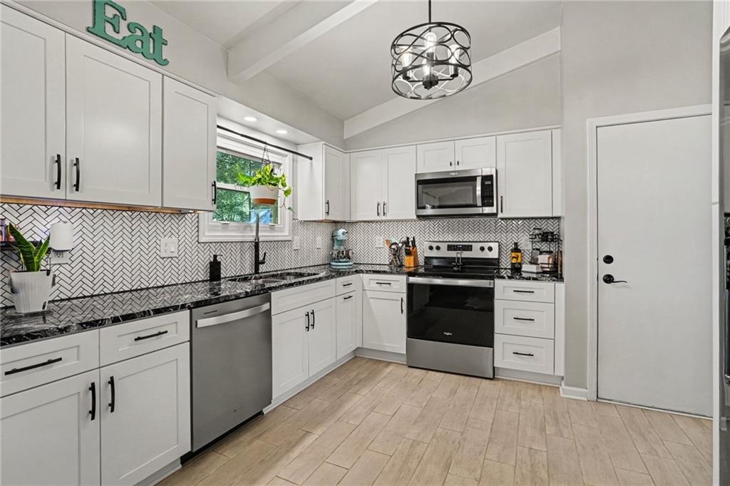 2208 Ne 60th Terrace Property Photo 12