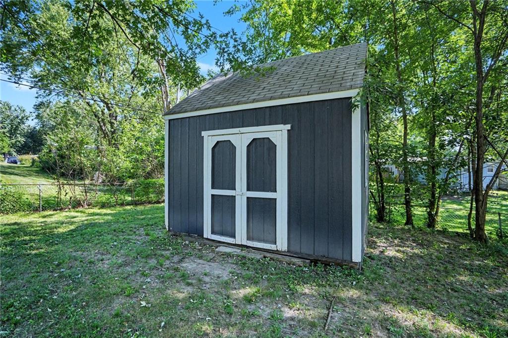 2208 Ne 60th Terrace Property Photo 27