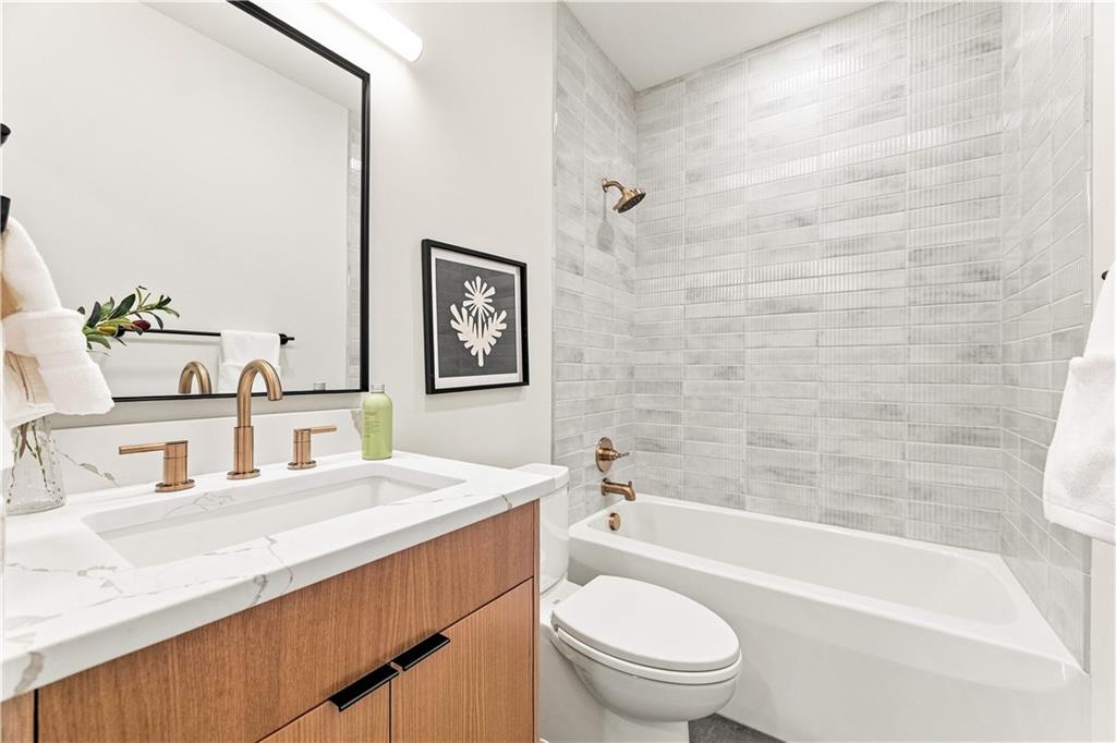 533 E 19th Street Property Photo 10