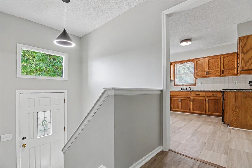 1704 Ne Patterson Drive Property Photo 3