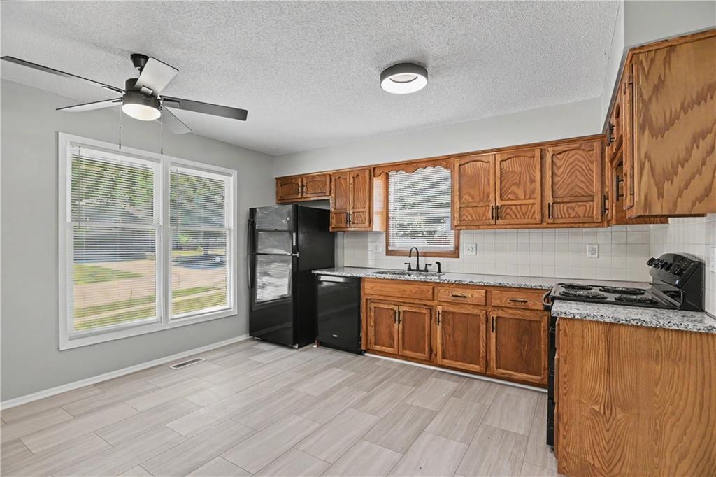 1704 Ne Patterson Drive Property Photo 4