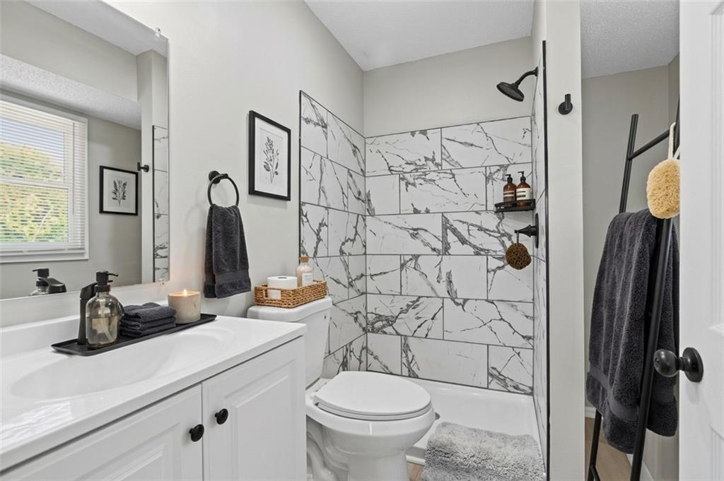 1704 Ne Patterson Drive Property Photo 13