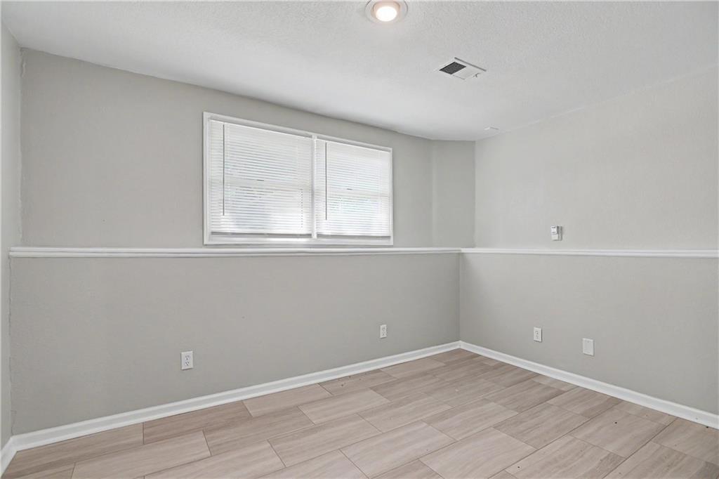 1704 Ne Patterson Drive Property Photo 17