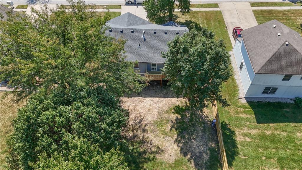 1704 Ne Patterson Drive Property Photo 20