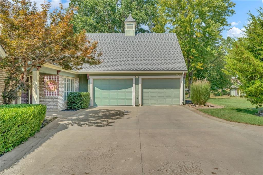615 W Willow Lane Property Photo 7