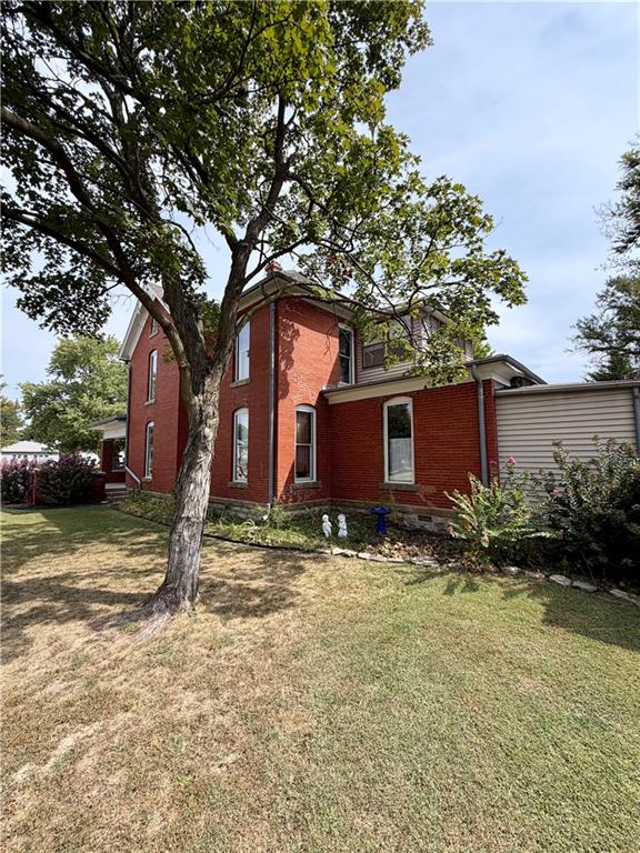 401 E Madison Avenue Property Photo 4