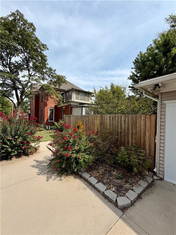 401 E Madison Avenue Property Photo 8