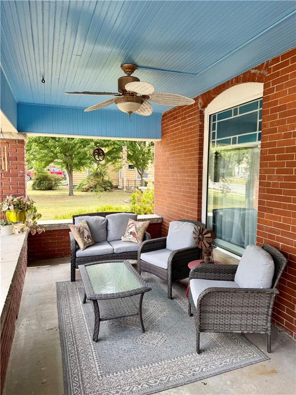 401 E Madison Avenue Property Photo 13
