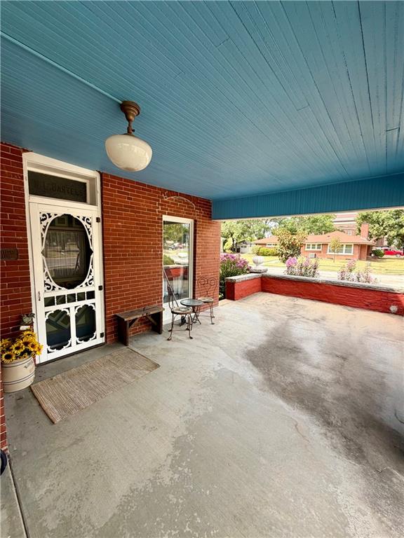 401 E Madison Avenue Property Photo 14