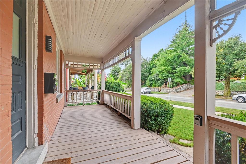3009 Oak Street Property Photo 4