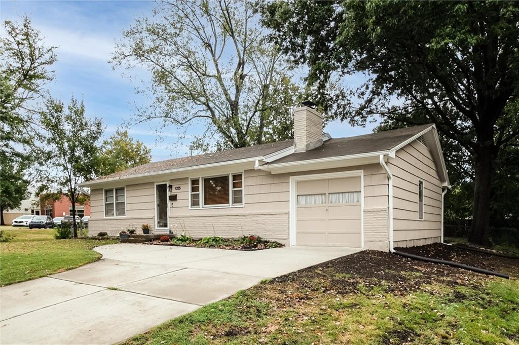 1025 E Elm Street Property Photo 1