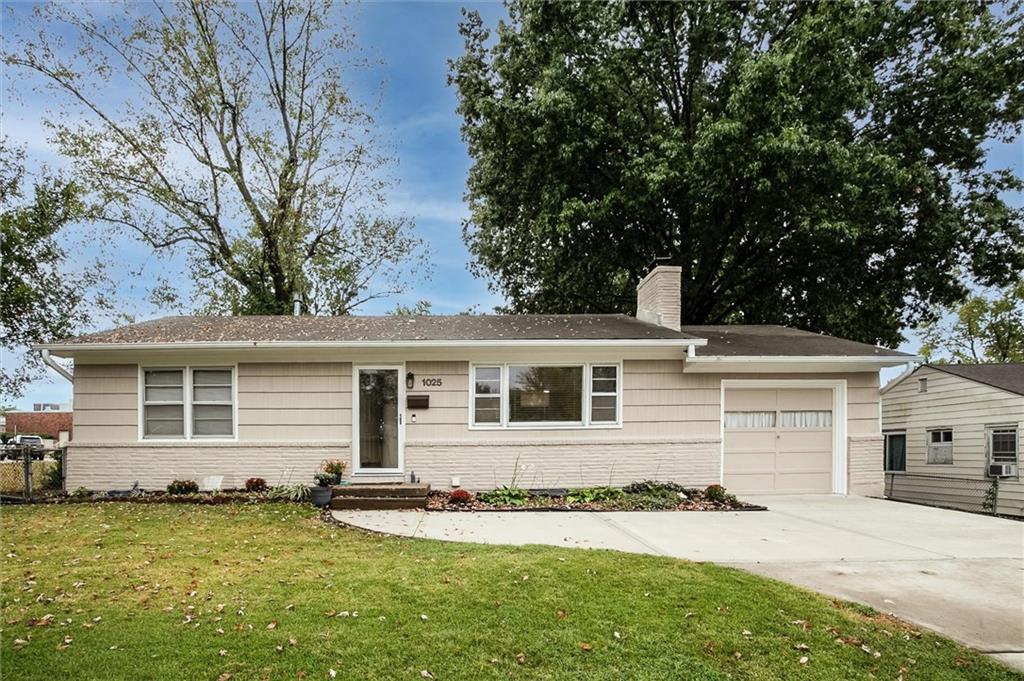 1025 E Elm Street Property Photo 2