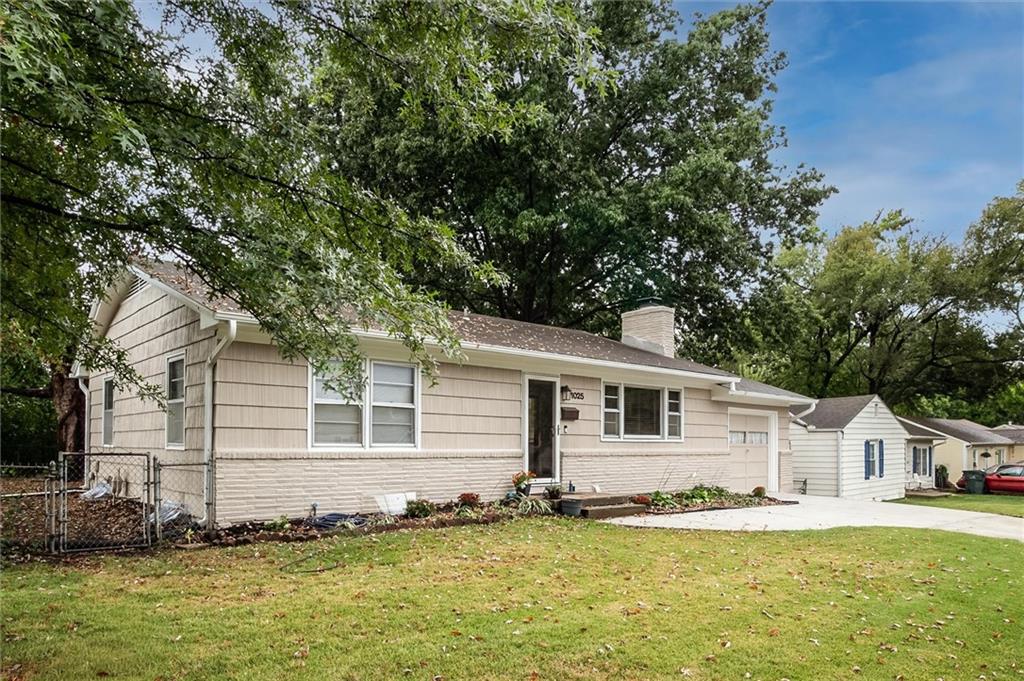 1025 E Elm Street Property Photo 3