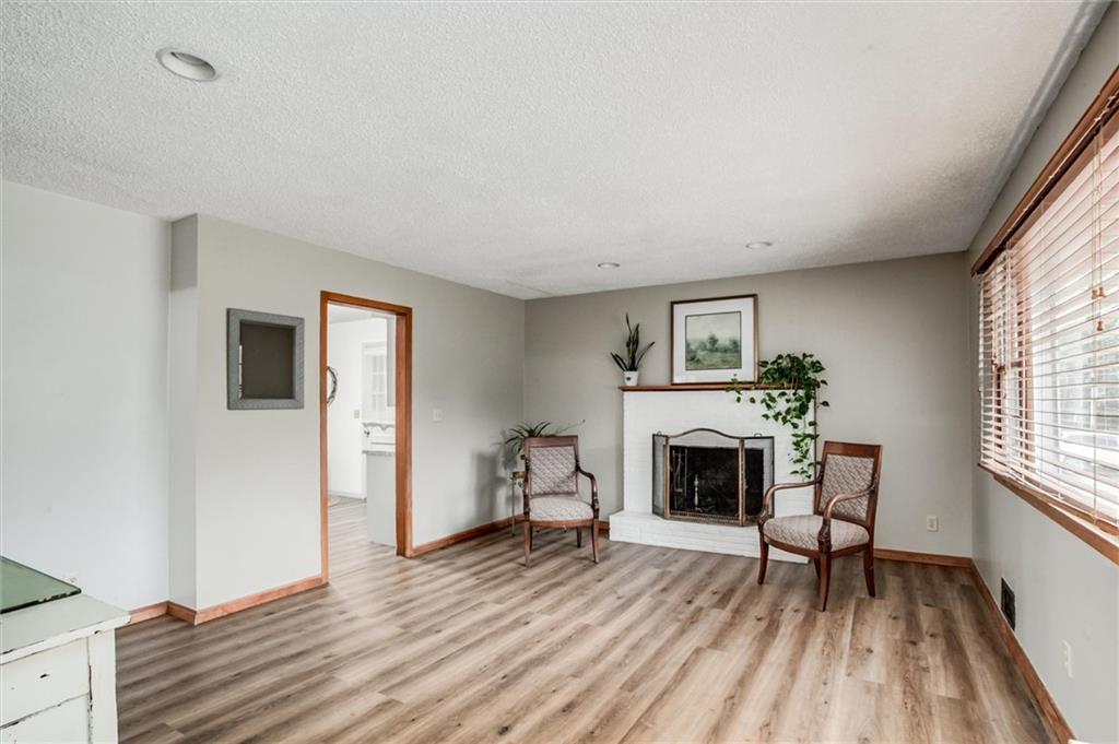 1025 E Elm Street Property Photo 4