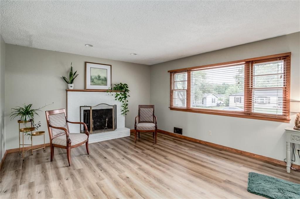1025 E Elm Street Property Photo 5