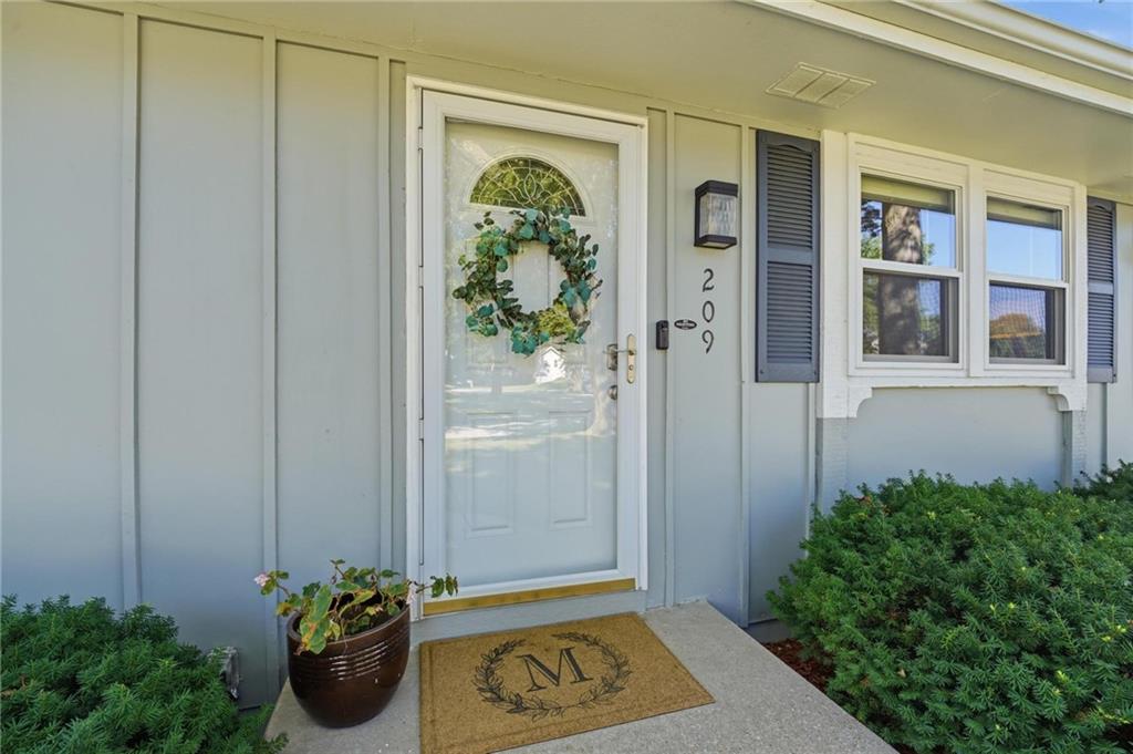 209 Lee Drive Property Photo 2