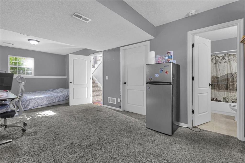 908 N Birch Street Property Photo 31