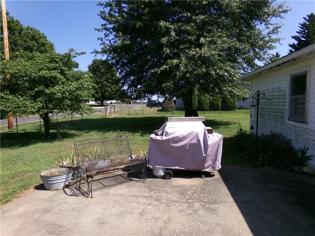 107 N Walnut Street Property Photo 4